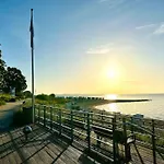 Traumblick - Strandpanorama In Erster Reihe Mit Traum Meerblick Aus Dem Bett